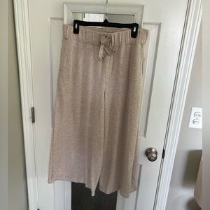 COPY - Lululemon mid rise crop pants size 10